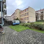 Am Lene-Voigt-Park, Netflix, Lichtdurchflutet